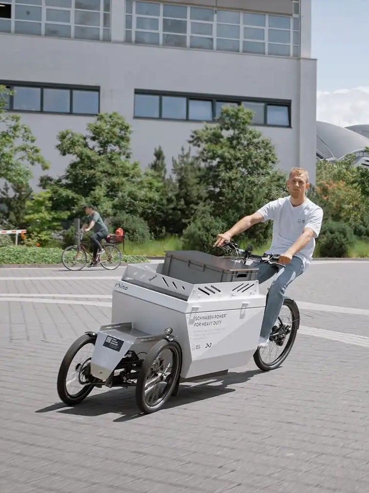 Transporter Bike mit großer Cargobox